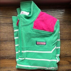 💚🩷🐳Vineyard Vines Green and Pink Pullover🐳✨